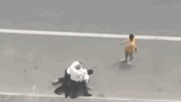 【每日平安154】保安擒小偷同伙持刀解救终落网,蟊贼偷鸽子现场被抓自称特派员